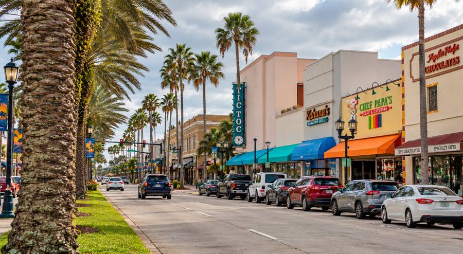 Palm-lined street with shops and restaurants in Daytona Beach